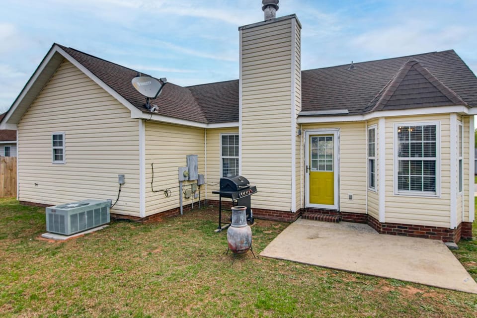 Vintage-Chic Getaway: 6 Mi to Uptown Charlotte House in Charlotte