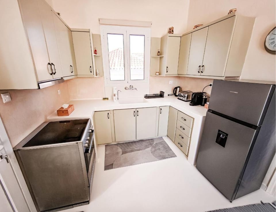 Kitchen or kitchenette, oven, toaster, kitchen