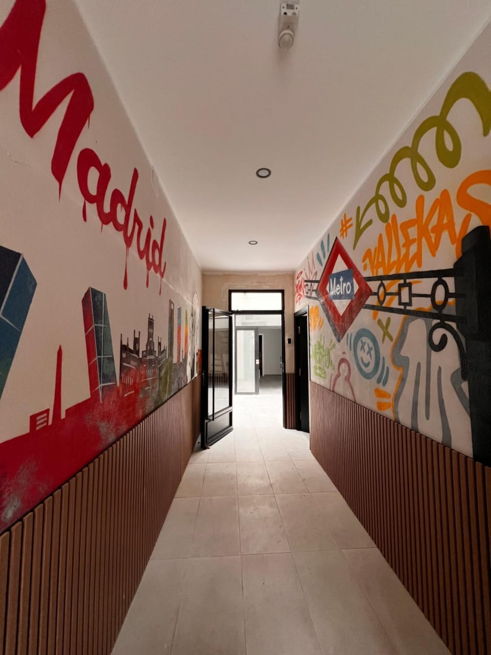 R5 Disfruta y trabaja en Madrid con confort junto a Metro Apartment in Madrid