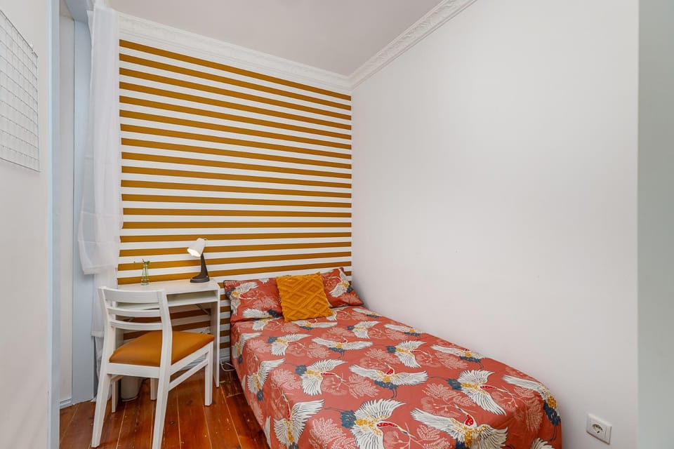 Photo of the whole room, Bedroom