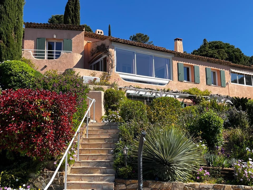 Property building, Garden, Garden, Balcony/Terrace