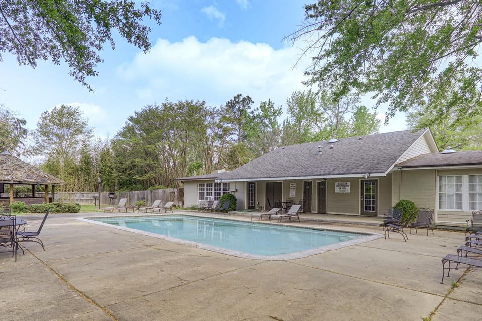 2 Mi to Ole Miss University! Condo w/ Pool Access House in Oxford