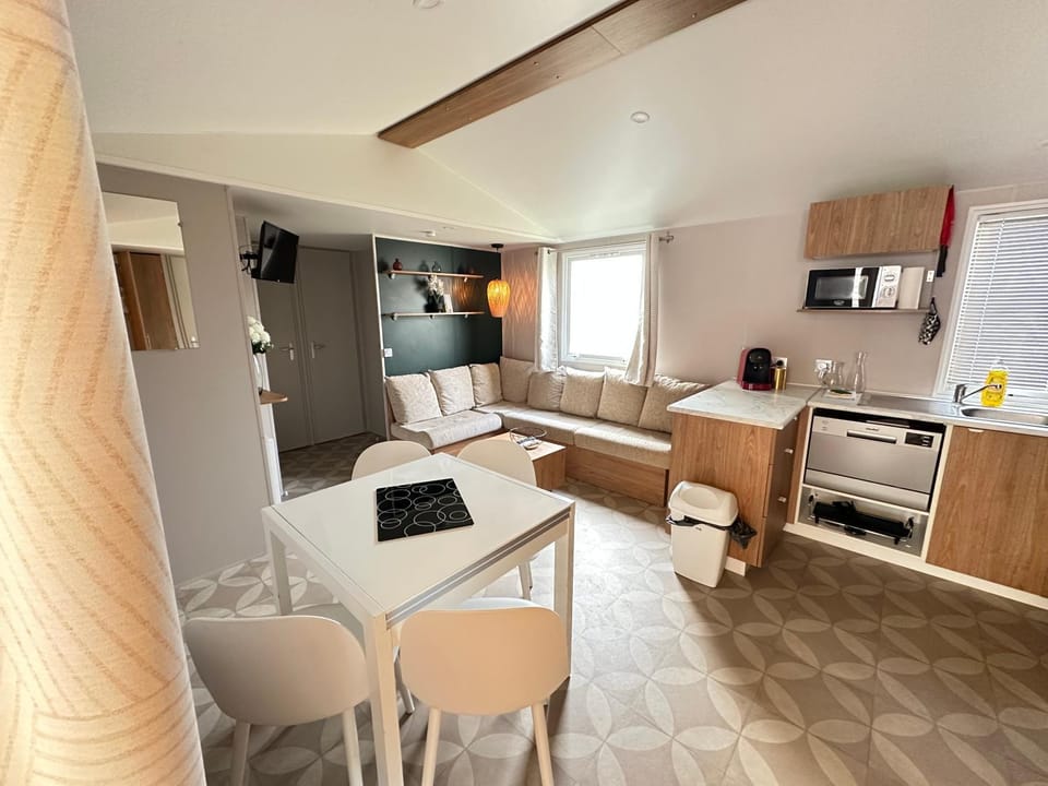 Bungalow 94 Wifi privée 6 pers Camping 4 étoiles Siblu le Lac des Rêves Apartment in Lattes