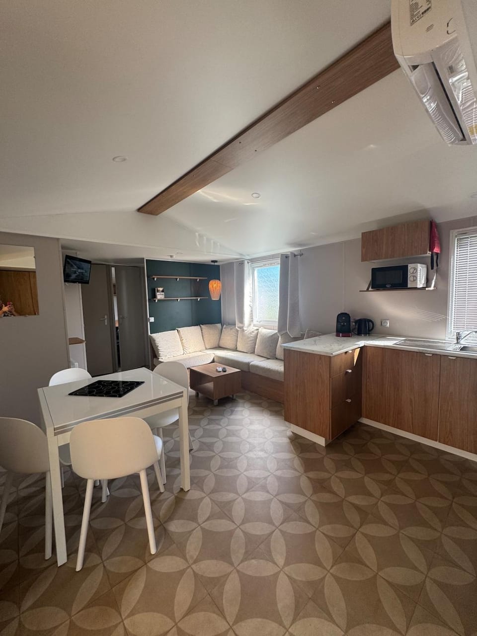 Communal lounge/ TV room, Living room, Lounge or bar, Seating area, Dining area