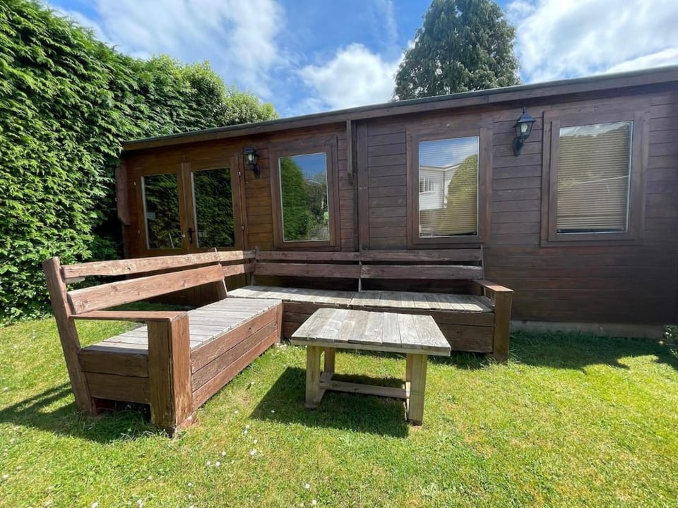 Hot Tub & Cinema Cabin - Family Home Torquay Cabin in Paignton