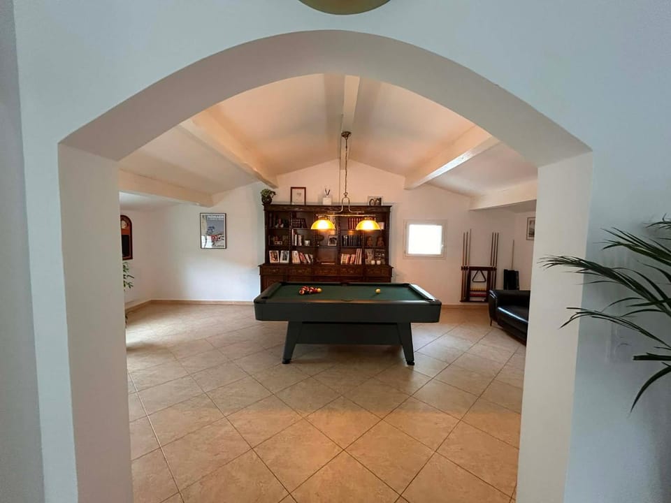 Property building, Billiard