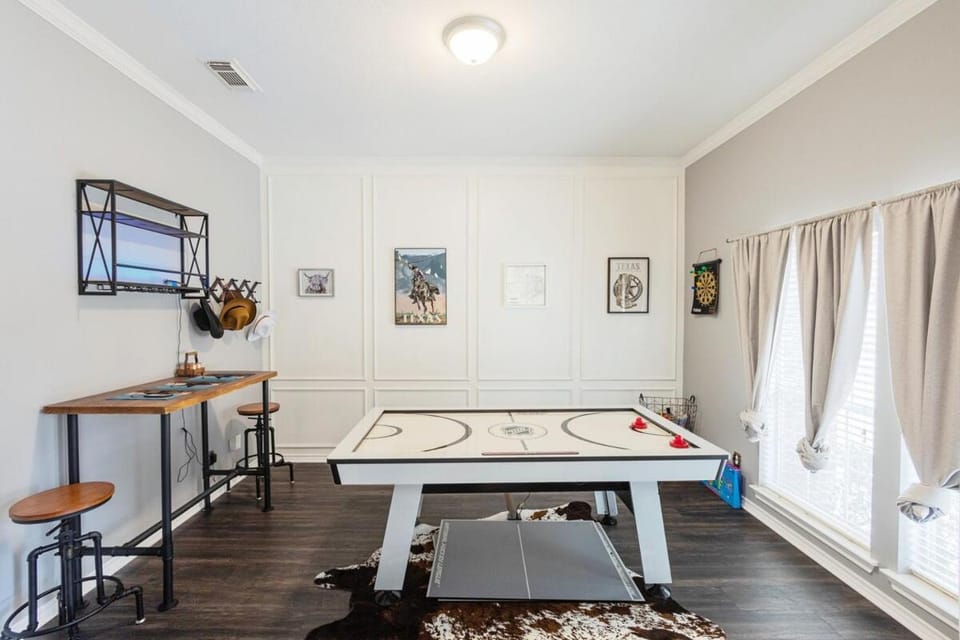 Top-Rated Pet-Friendly Stay in a Gated Community House in Cypress