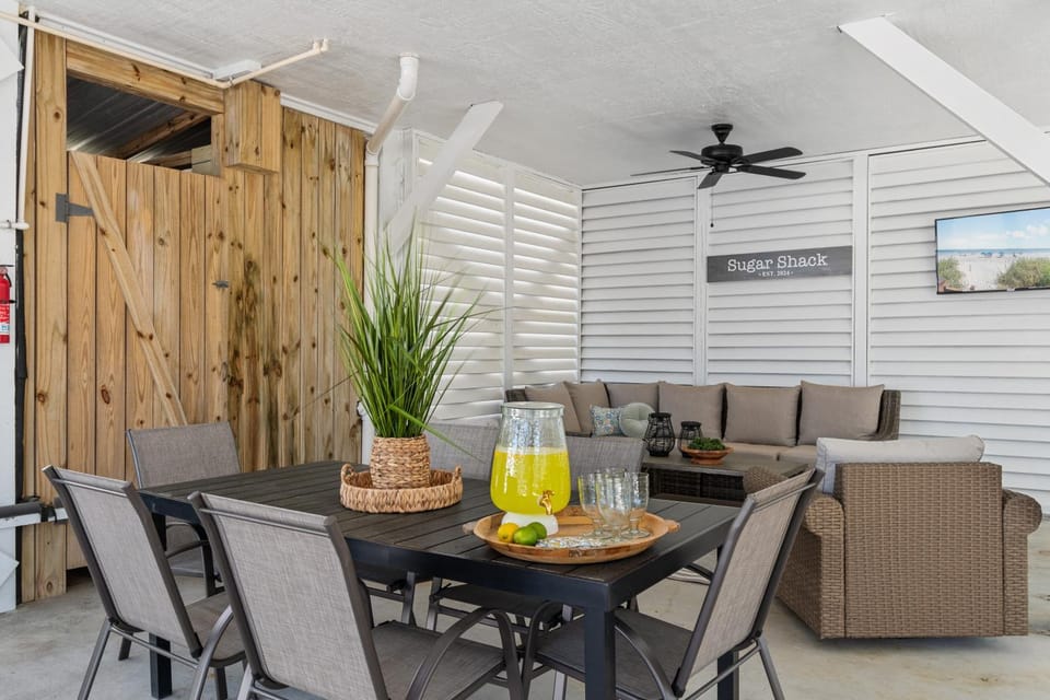 Day, Garden, Balcony/Terrace, Food and drinks, Seating area, Dining area, Drinks, furniture