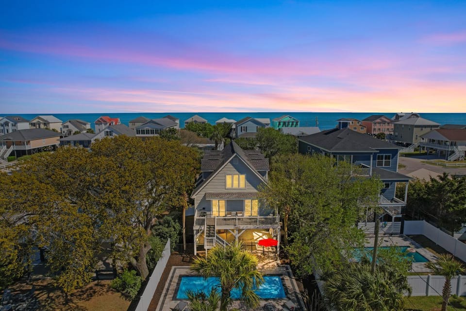 Property building, Neighbourhood, Bird's eye view, Garden, Beach, Swimming pool, Sunset