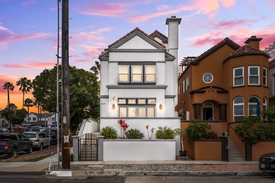 Pet-friendly! Near downtown Oceanside - Sea Spray House in Oceanside