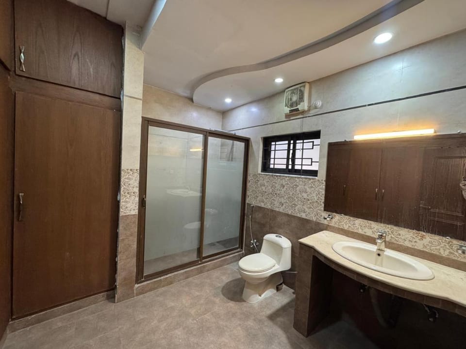 Shower, Toilet, Bathroom, wardrobe