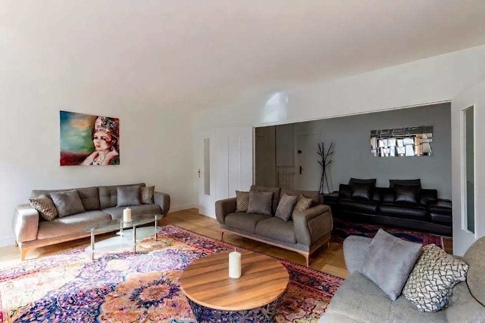 Spacious 3BR - Sleeps 9 - Molitor Apartment in Paris
