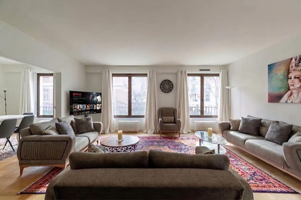 Spacious 3BR - Sleeps 9 - Molitor Apartment in Paris