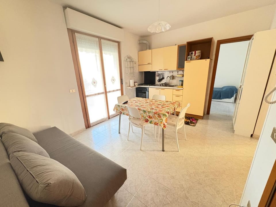 Kitchen or kitchenette, Living room, Seating area
