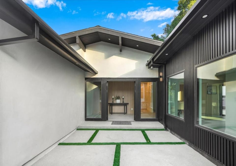 Property building, Patio, Day