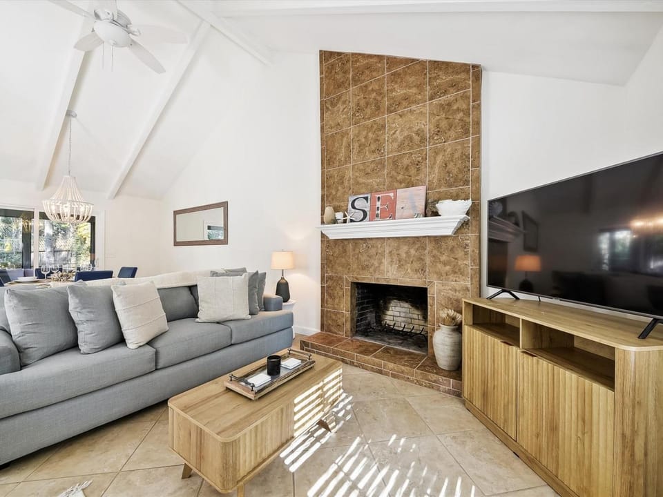 15 Mallard Road House in North Forest Beach
