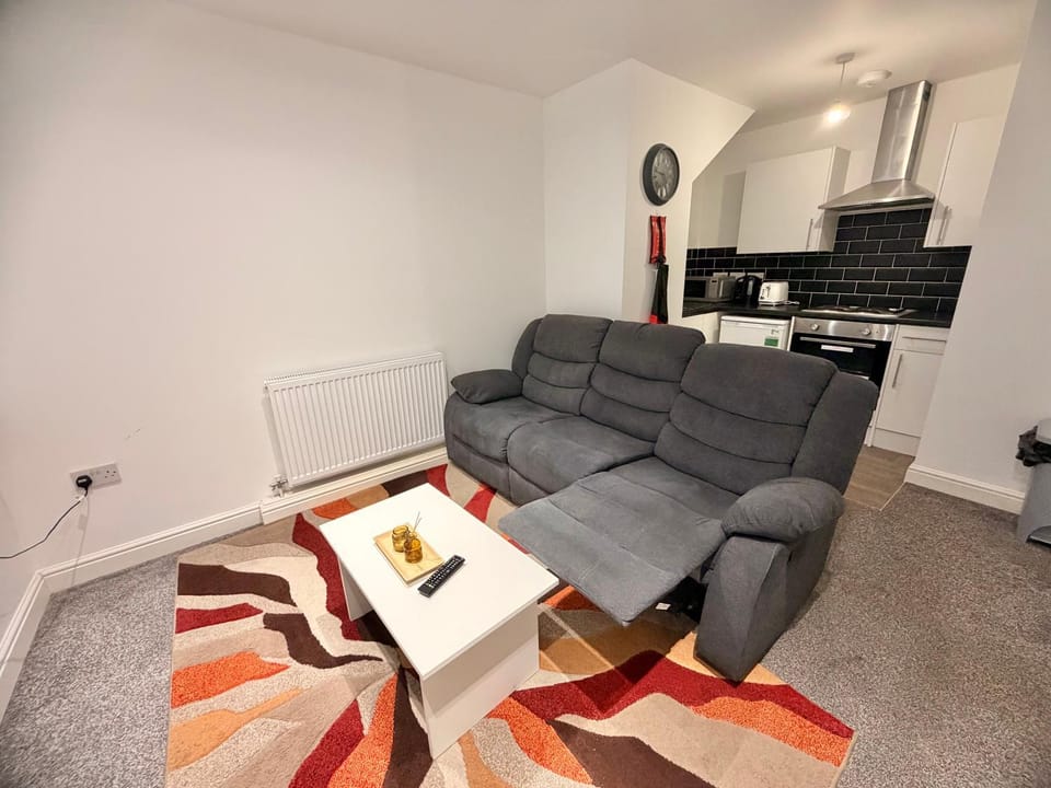 Modern 1-Bed Flat with Workspace and Free Parking Apartment in Stoke-on-Trent