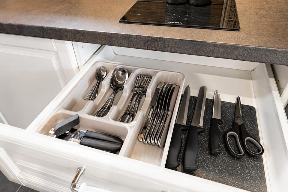 Kitchen or kitchenette, kitchen