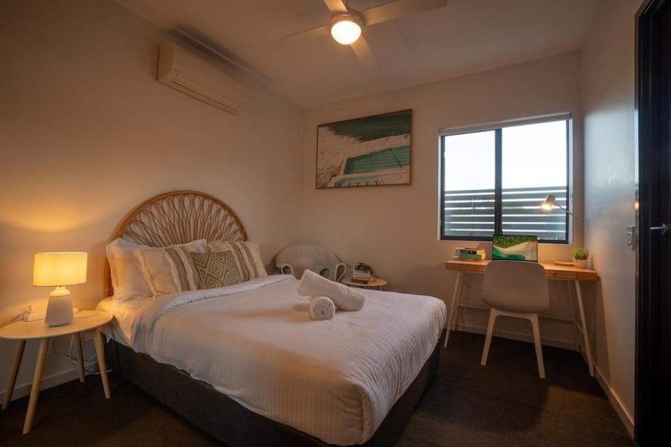 Sleeps 8 Near UQ 10 mins CBD Dual Living Apartment in Indooroopilly