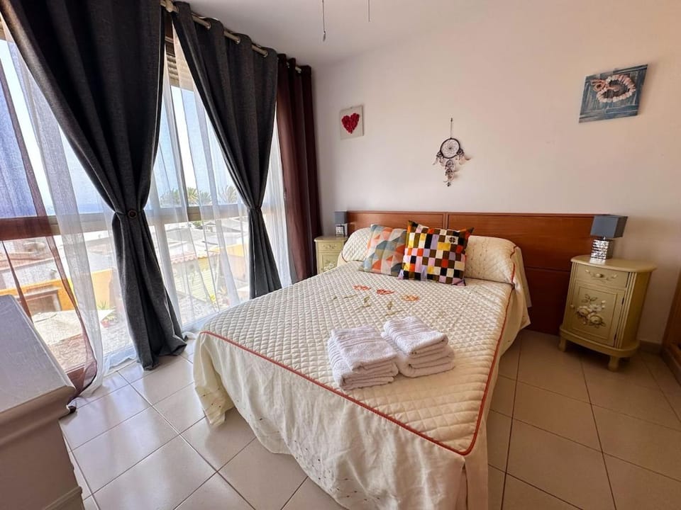 Bed, Photo of the whole room, Bedroom, Garden view, Sea view, towels