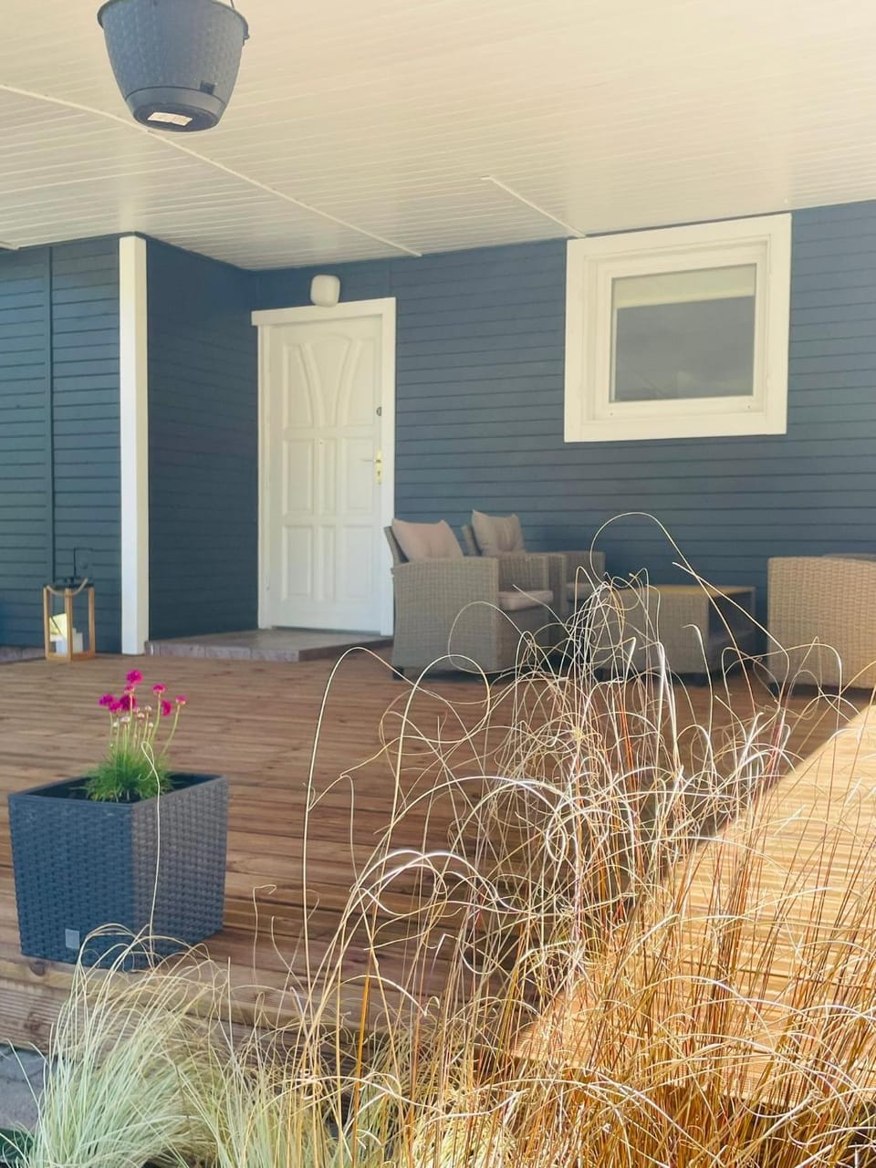 Property building, Seating area