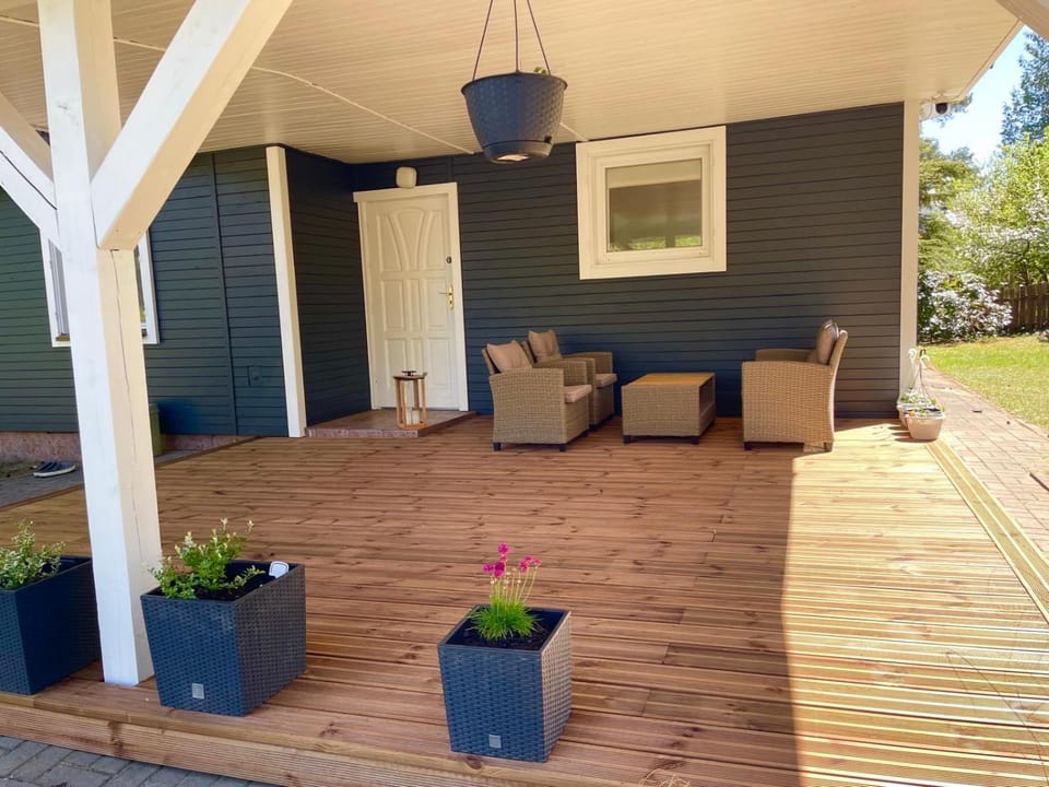 Property building, Balcony/Terrace, Seating area