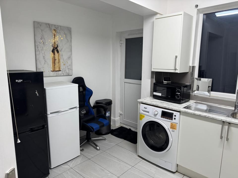 Modern 3 bedroom home in NG2 Apartment in Nottingham