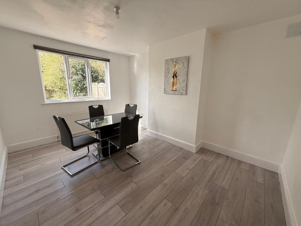 Modern 3 bedroom home in NG2 Apartment in Nottingham