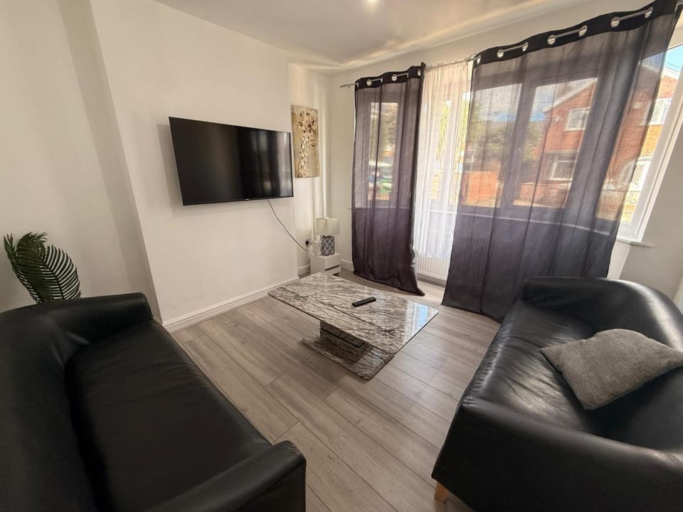 Modern 3 bedroom home in NG2 Apartment in Nottingham