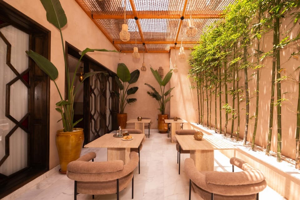 Restaurant/places to eat, Living room, Banquet/Function facilities, Seating area