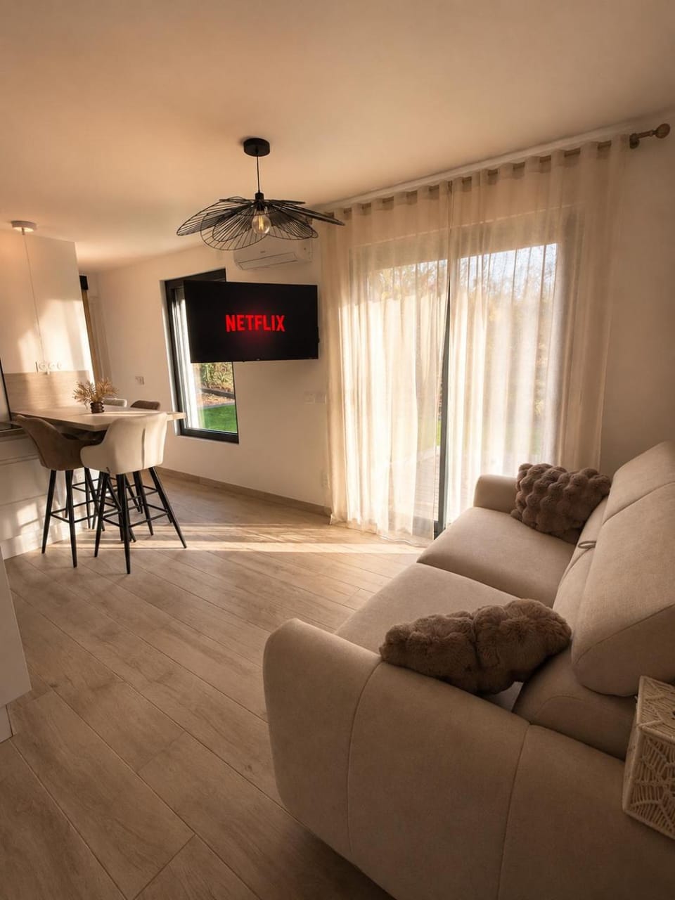 Le Refuge Douillet à 10min du parc Disneyland, Belle terrasse avec Parking & Jardin privé, air conditioning Apartment in Île-de-France