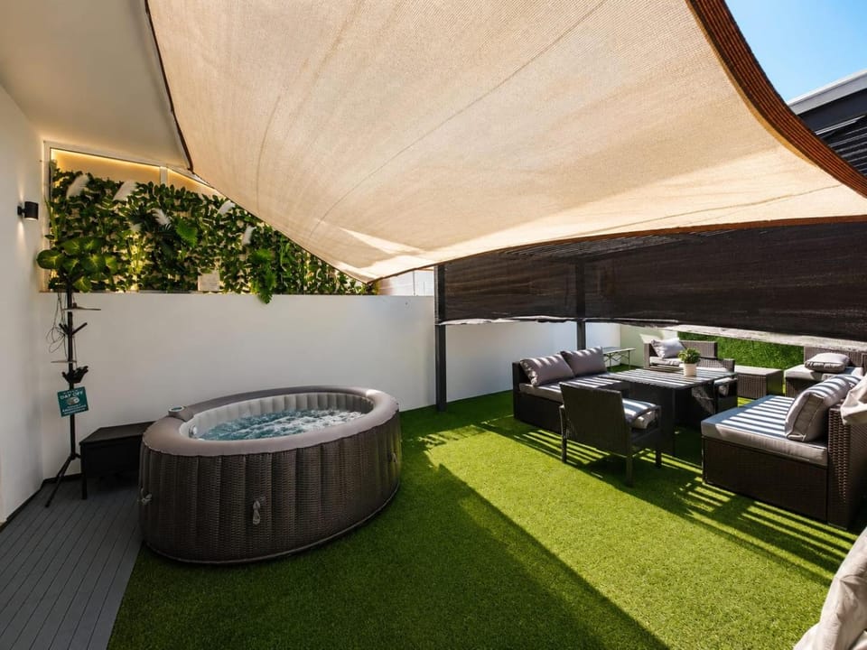 Patio, Hot Tub