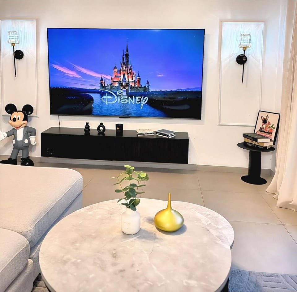 Communal lounge/ TV room, TV and multimedia, Seating area