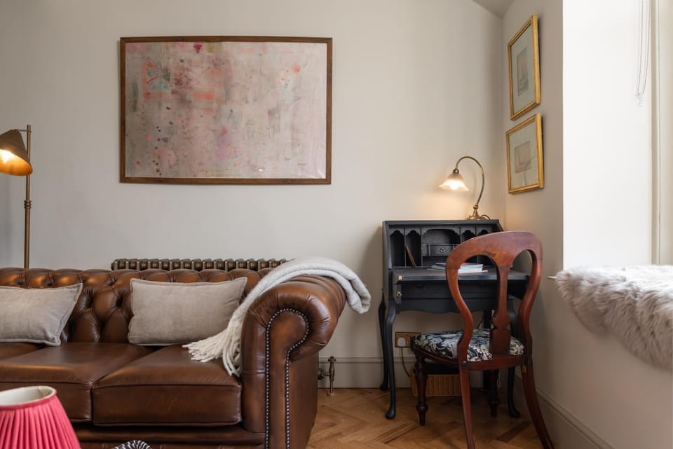 The Wee Alba - Luxury Central Pitlochry 2-Bed Flat with Cosy Fire Apartment in Pitlochry
