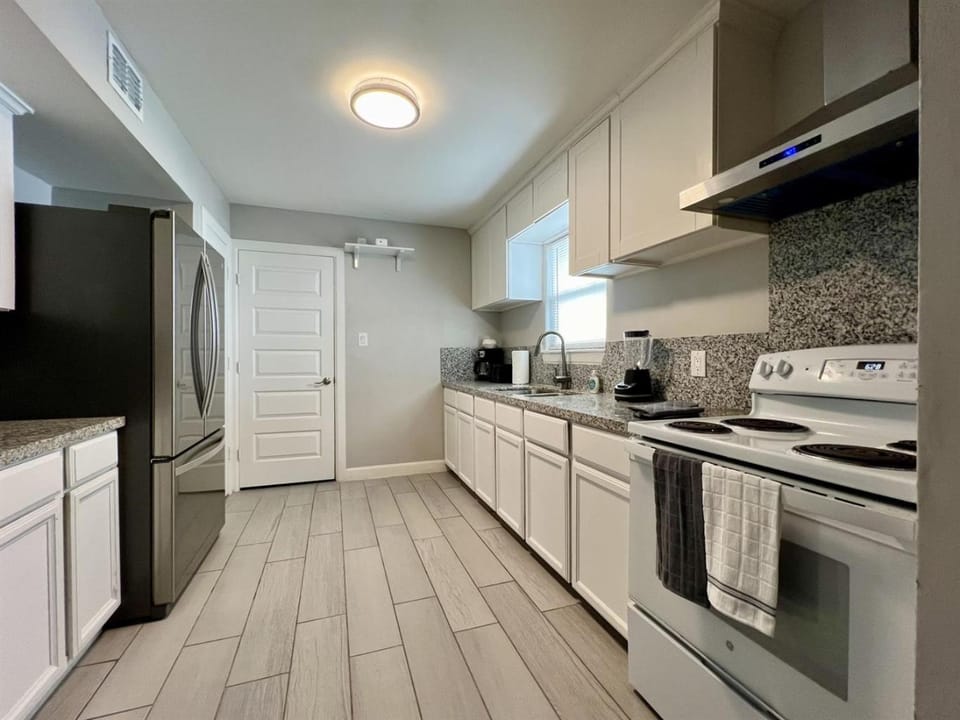 Miramar #4 - Gorgeous and Spacious 3BD2BA - WiFi House in Brownsville