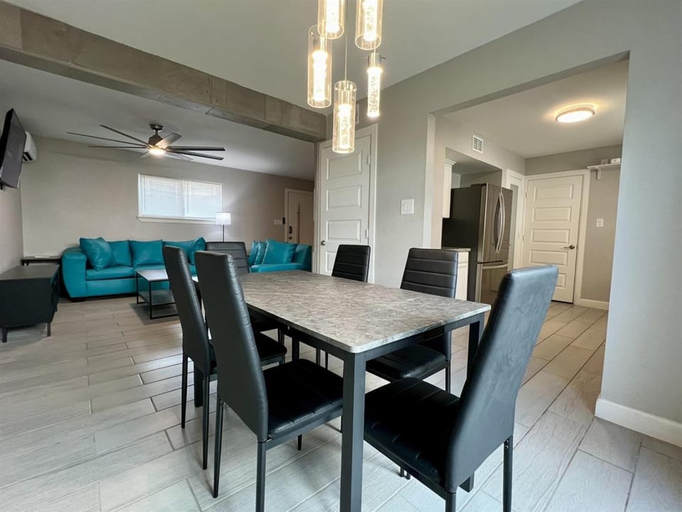 Miramar #4 - Gorgeous and Spacious 3BD2BA - WiFi House in Brownsville