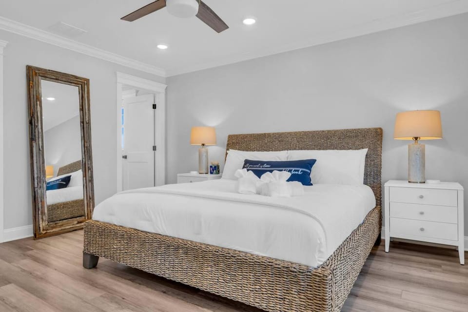 Half Block 2 Beach, 5BR with Pool, Linens & Towels House in Ortley Beach