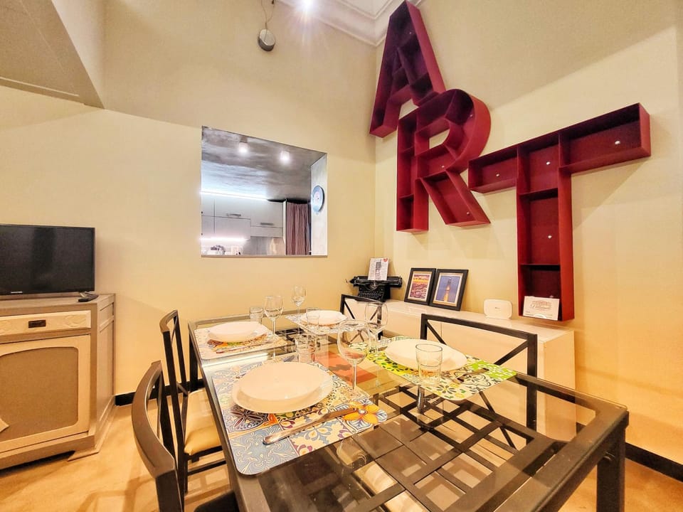 TV and multimedia, Living room, Seating area, Dining area