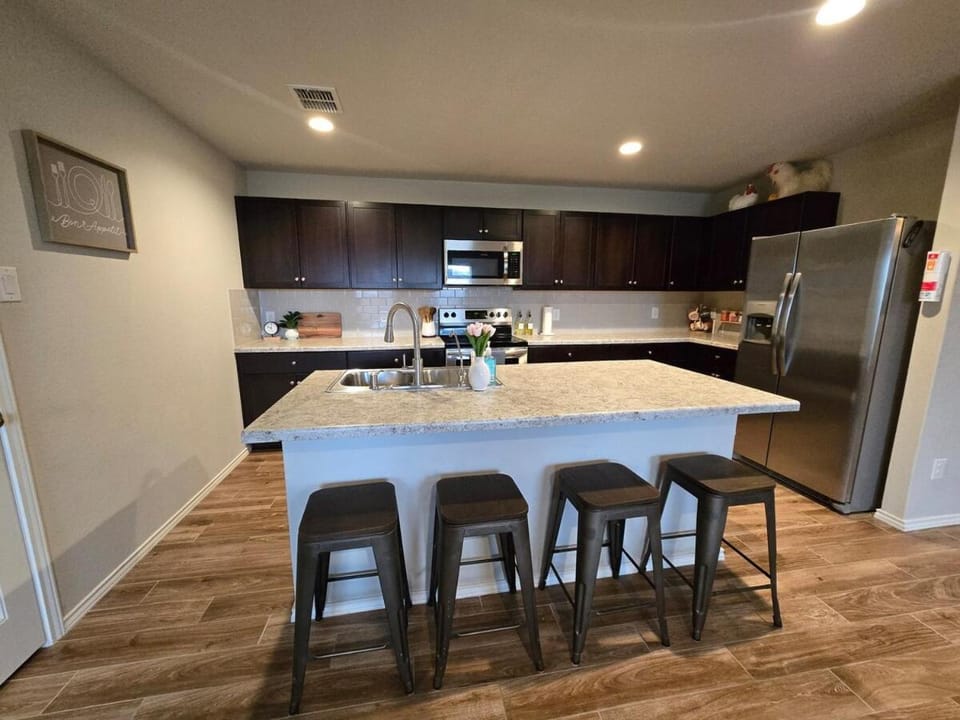 Peaceful Retreat Outside the City 3BED 2BATH House in Schertz