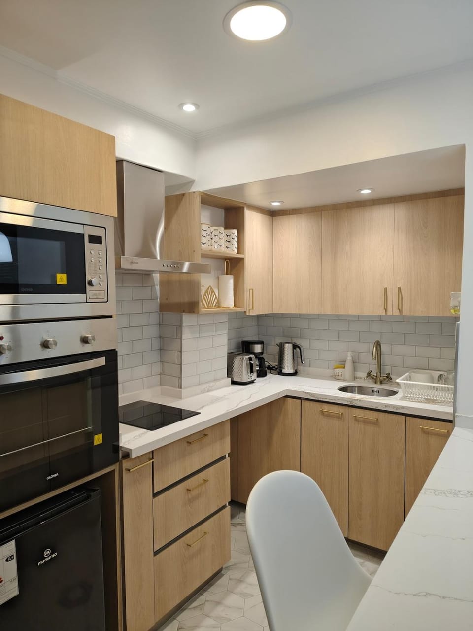 Comfortable semi-basement apartment in Providencia Apartment in Providencia