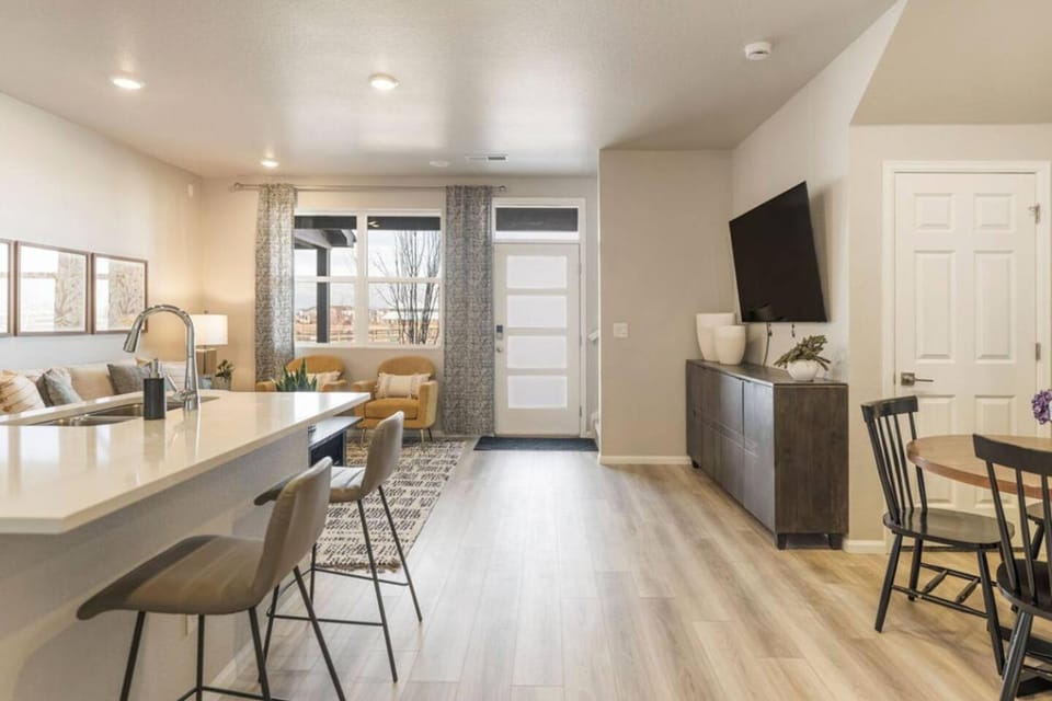 Kitchen or kitchenette, Living room