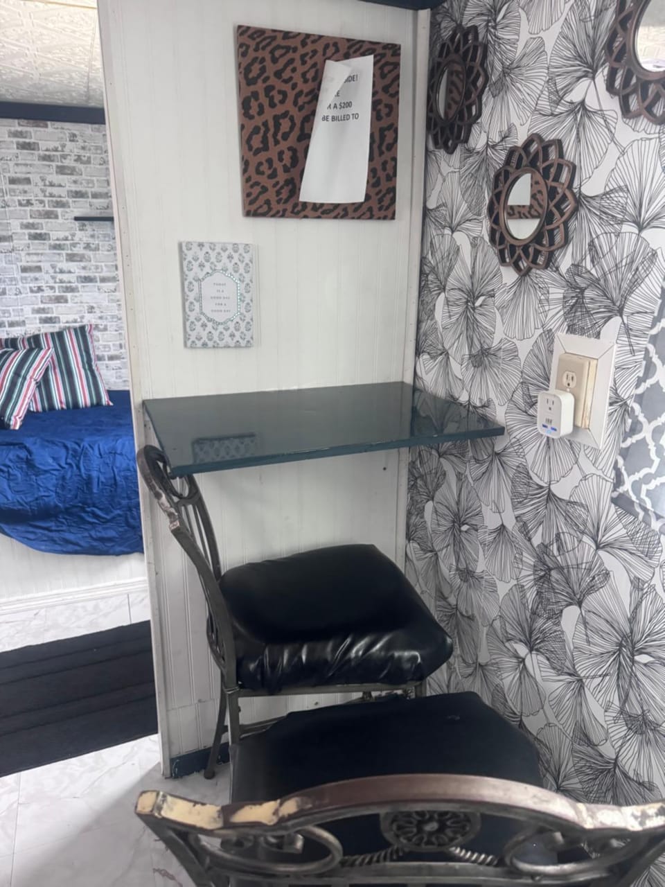 Comfy camper Campground/ 
RV Resort in Tampa