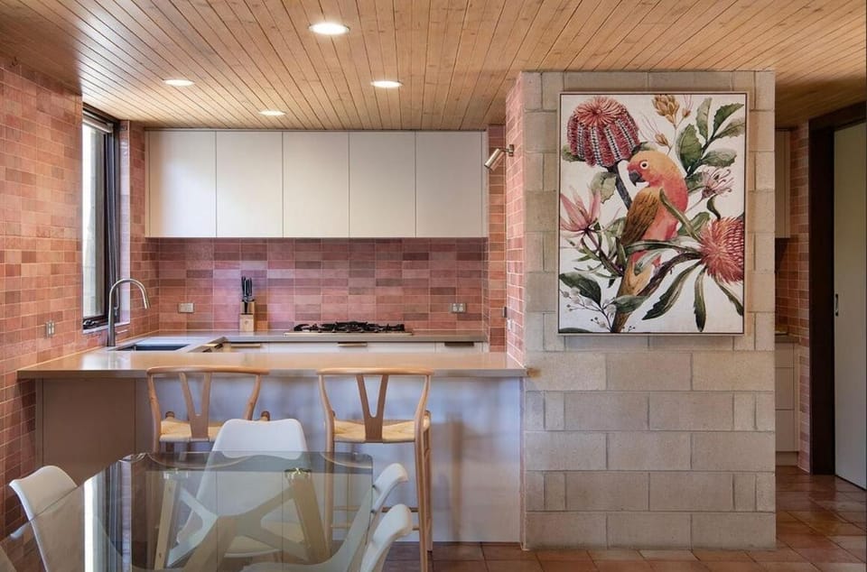 Retro Reservoir Retreat House in Bendigo