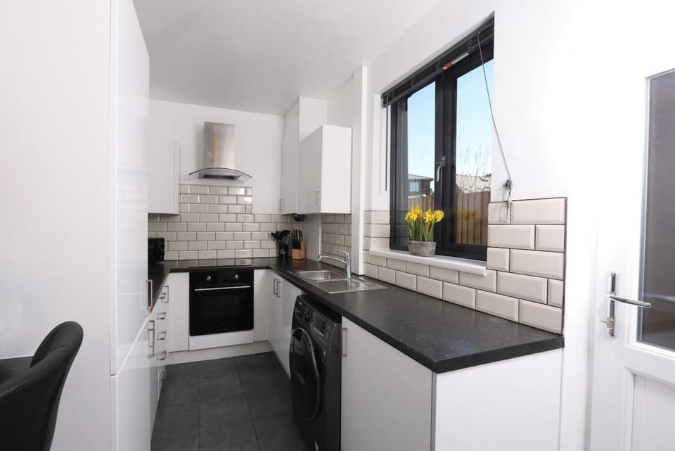 Spacious 6-Guest Retreat with Pool Table Apartment in Bassetlaw District