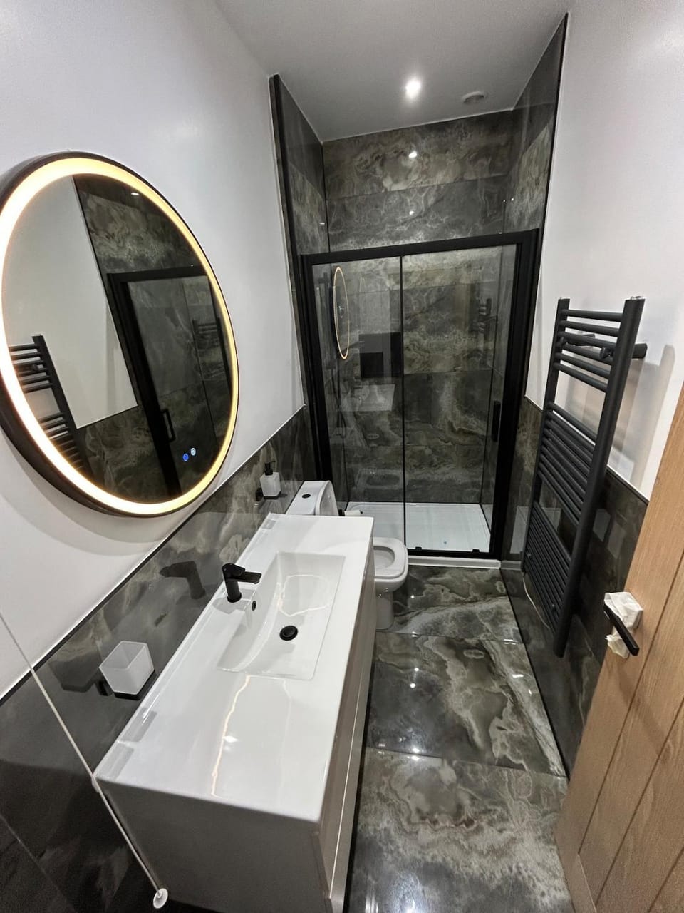 Spacious 6-Guest Retreat with Pool Table Apartment in Bassetlaw District