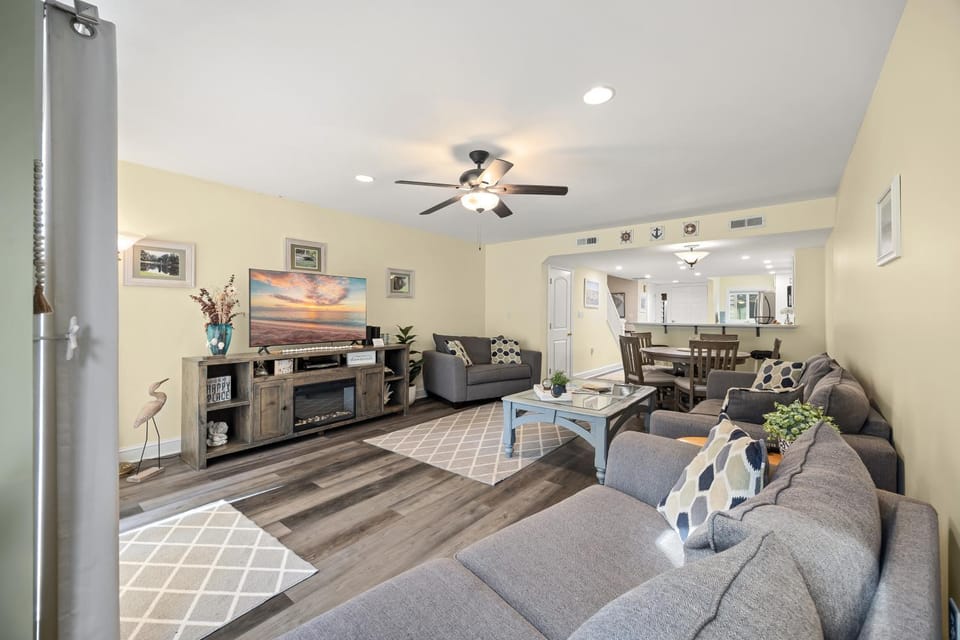 177 The Greens 2 BR 25 BA Updated Luxury Condo Near Ocean Bikes & Beach Gear Included House in Hilton Head Island