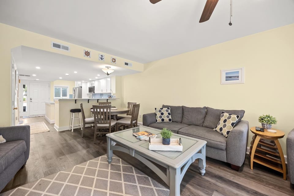 177 The Greens 2 BR 25 BA Updated Luxury Condo Near Ocean Bikes & Beach Gear Included House in Hilton Head Island