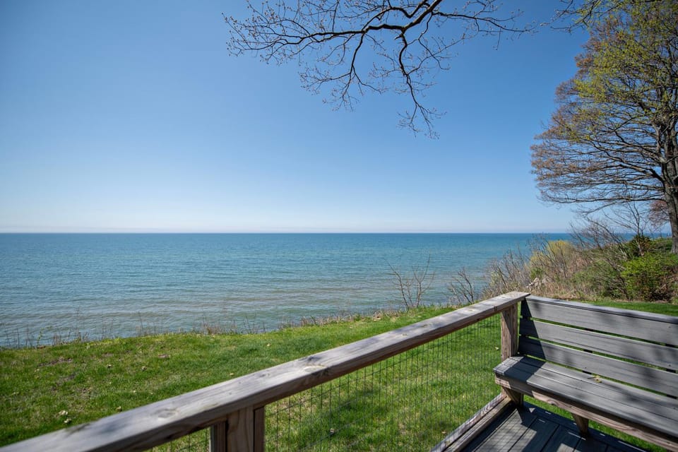 Cozy Retreat with Screened Porch, Fire Pit & Lake Michigan Overlook House in South Haven