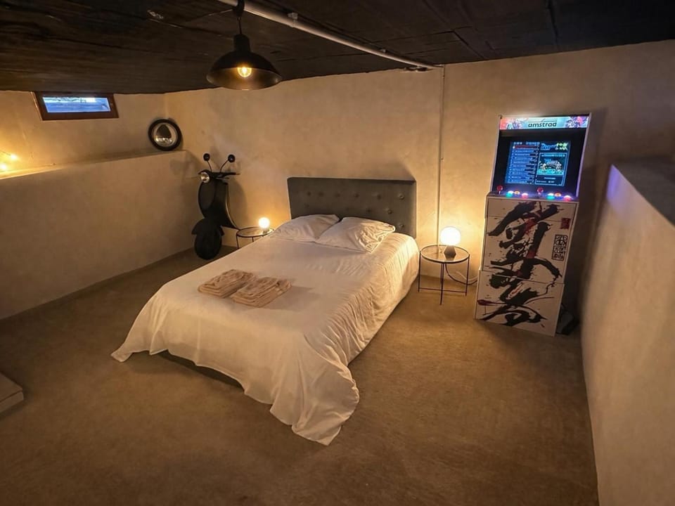 Jacuzzi et cinéma privatif P1 Apartment in Pessac