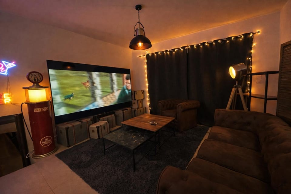 Jacuzzi et cinéma privatif P1 Apartment in Pessac
